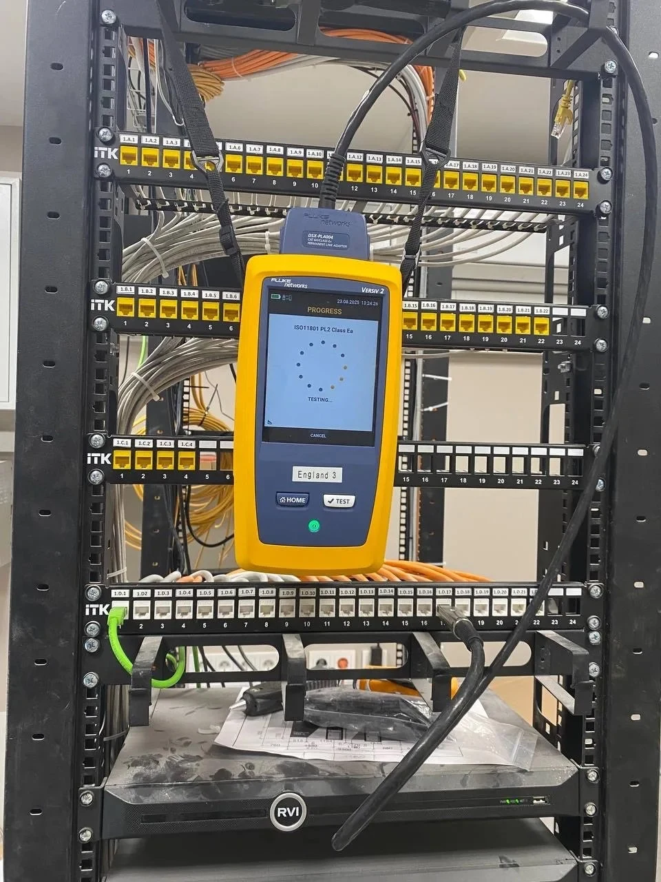 Тестирование линий СКС анализатором Fluke DSX-5000 на патч-панелях